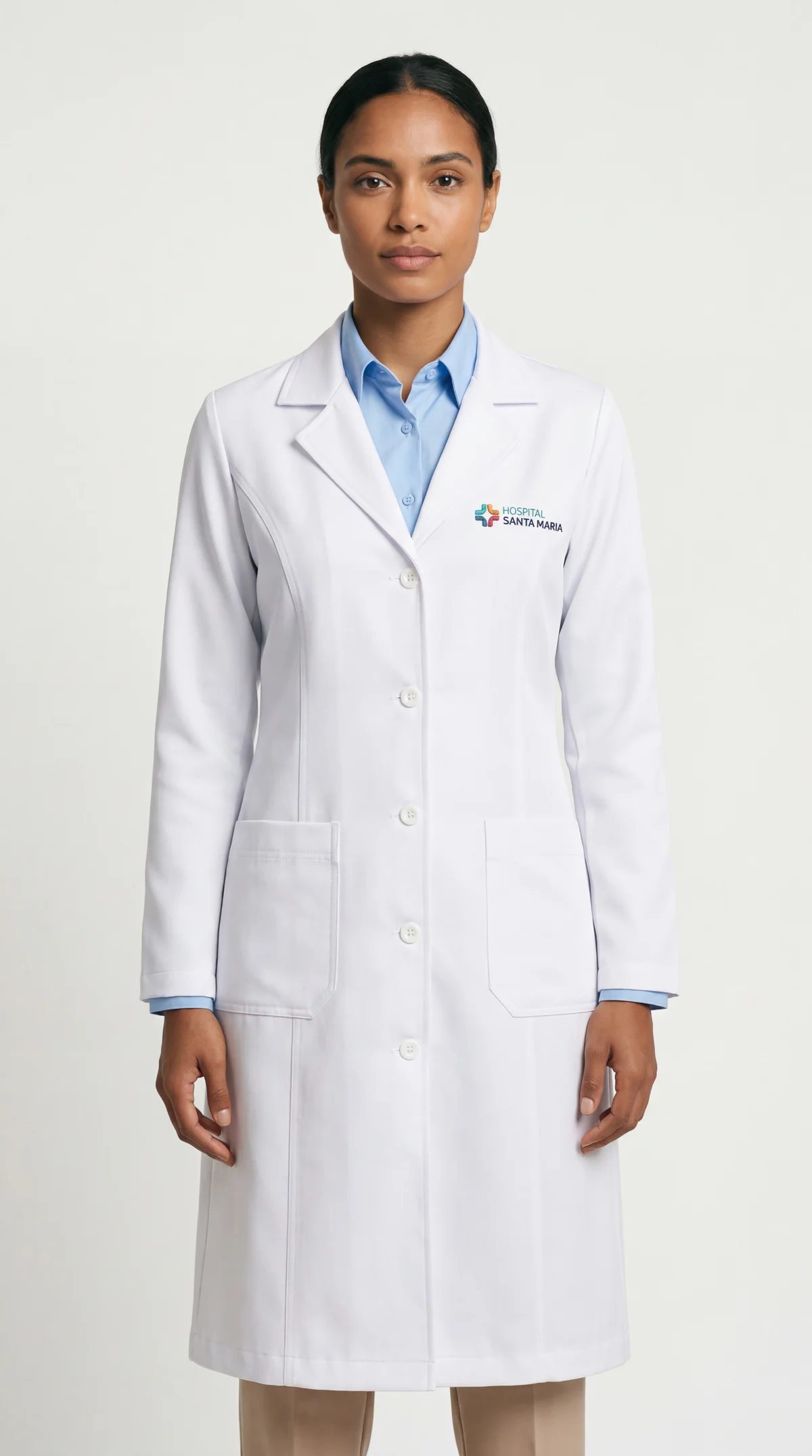 Mulher vestindo jaleco branco profissional longo